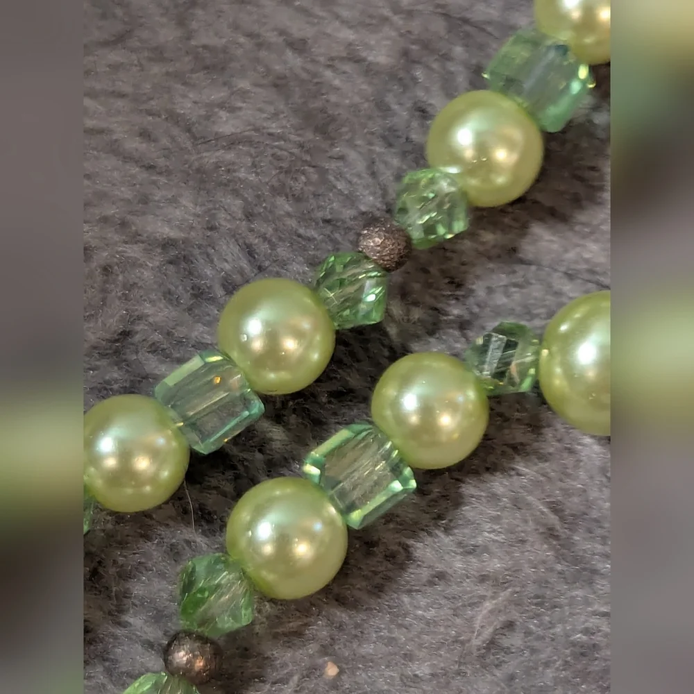 Eye glass Holder Green Beaded  Chain Faux pearl Rhinestone Vintage Style Fancy